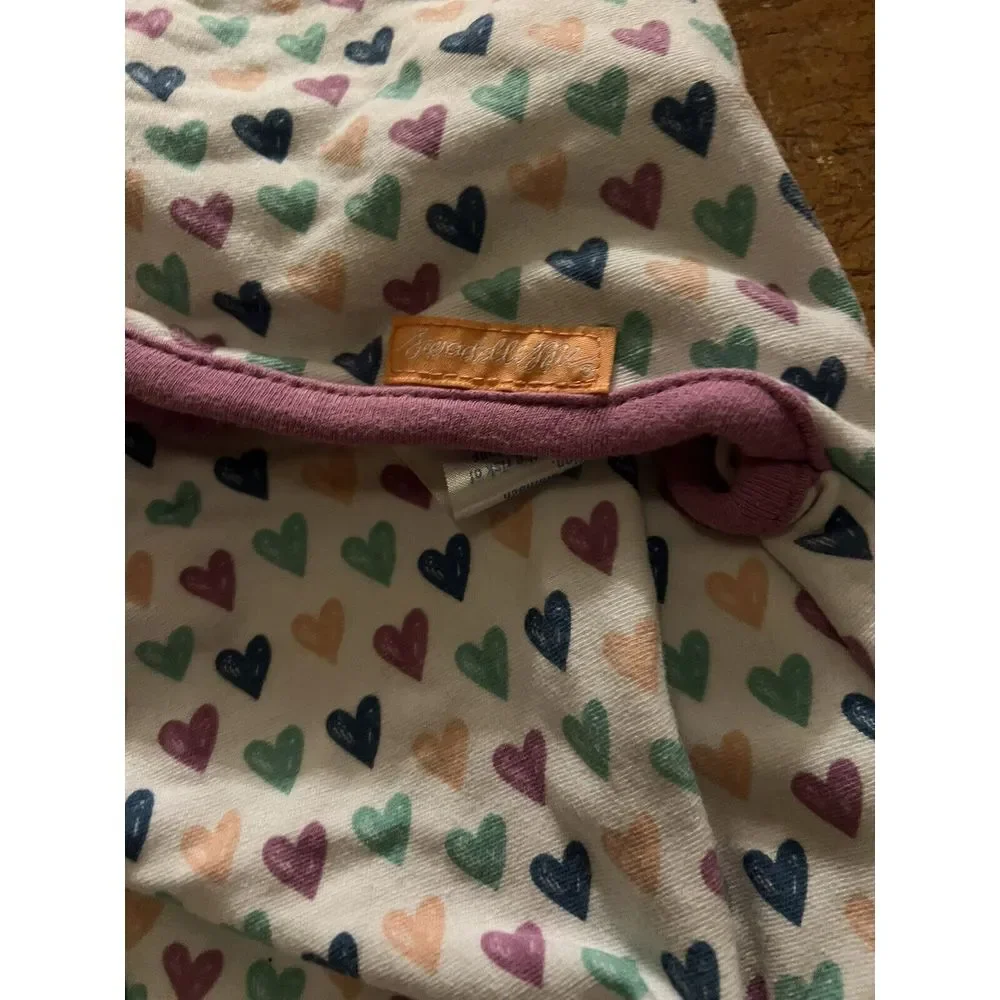 SwaddleMe Original Swaddle Criss‎ Cross  Size SM/MED Hearts
